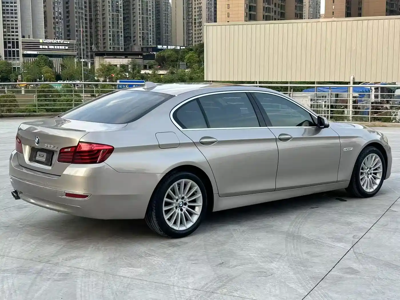 BMW 5 Series 2017 525Li Luxury Design Package фото 4