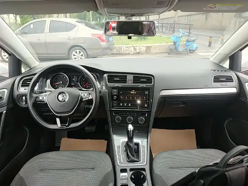 Volkswagen Golf 2019 1.6L Auto Comfort (China V) фото 10