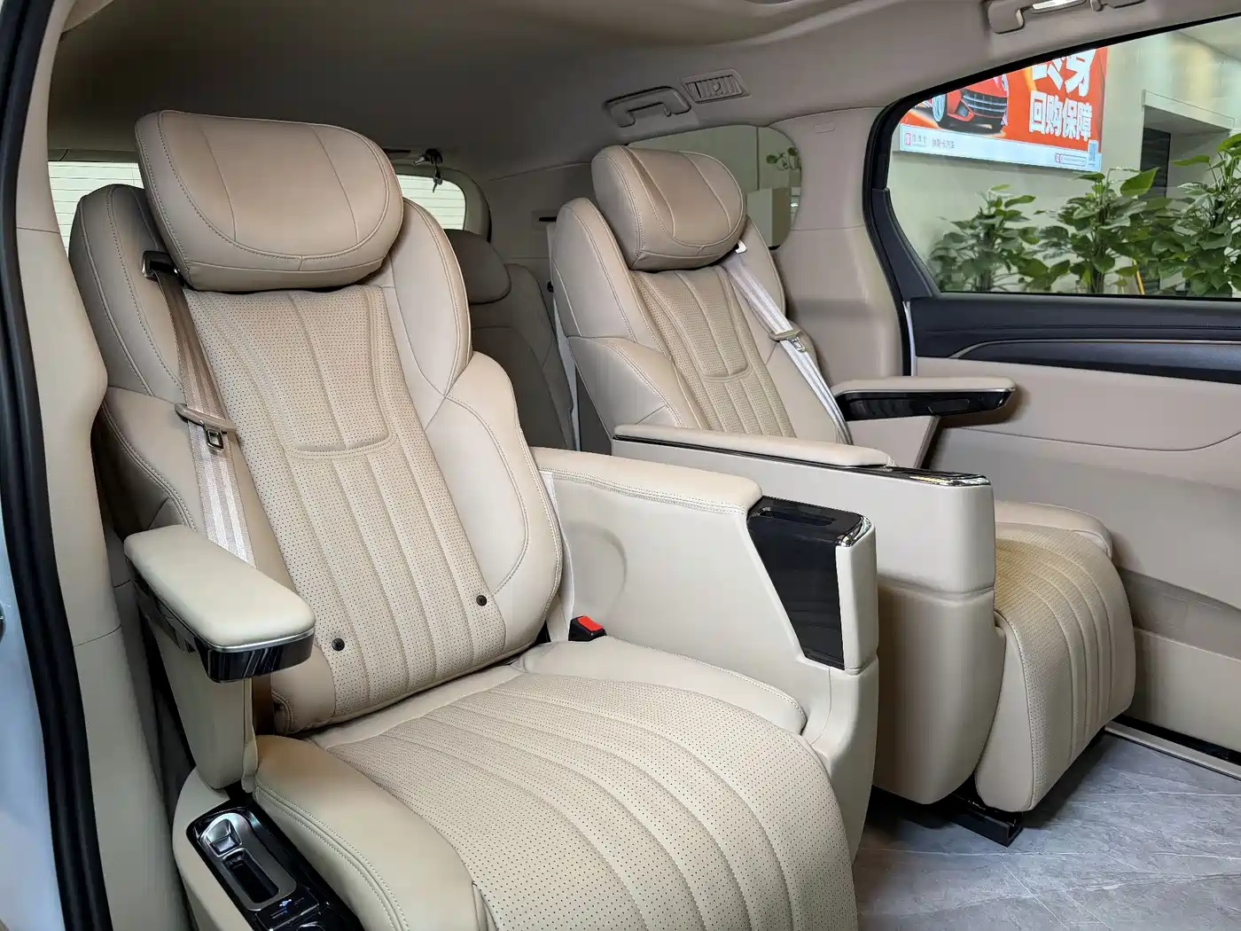 Buick GL8 2025 Land Business Class Comfort DG Edition фото 18
