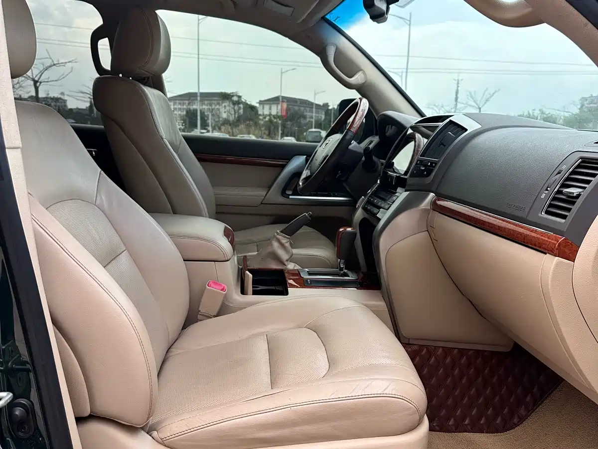Toyota Land Cruiser 2012 4.0L Automatic VX фото 9