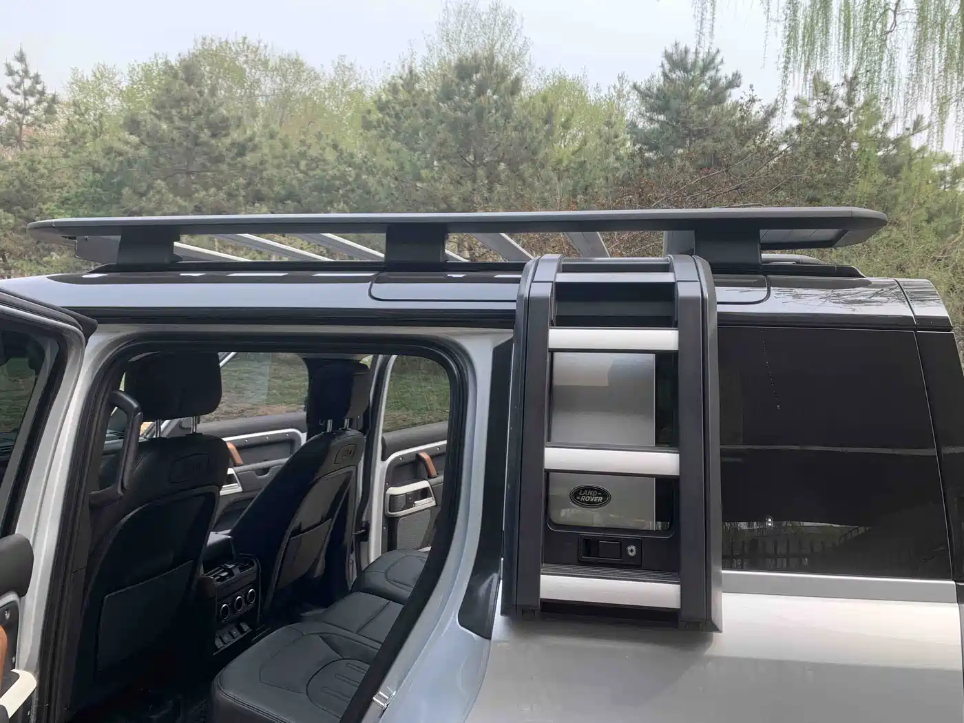 Land Rover Defender 2022 110 P400 Dark Special Edition фото 11