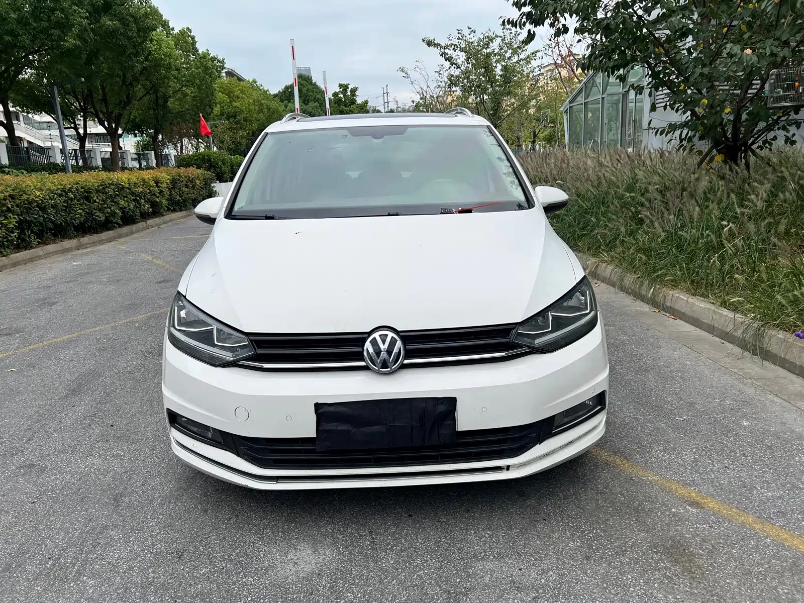 Photo 2 - Volkswagen Touran