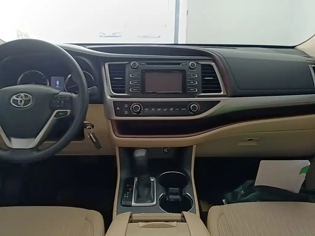 Фото 13 - Toyota Highlander