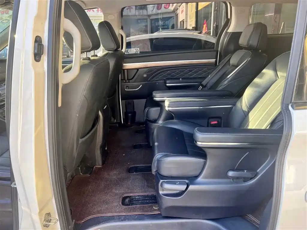 GAC Trumpchi Trumpchi M8 2018 320T Exclusive Edition фото 11