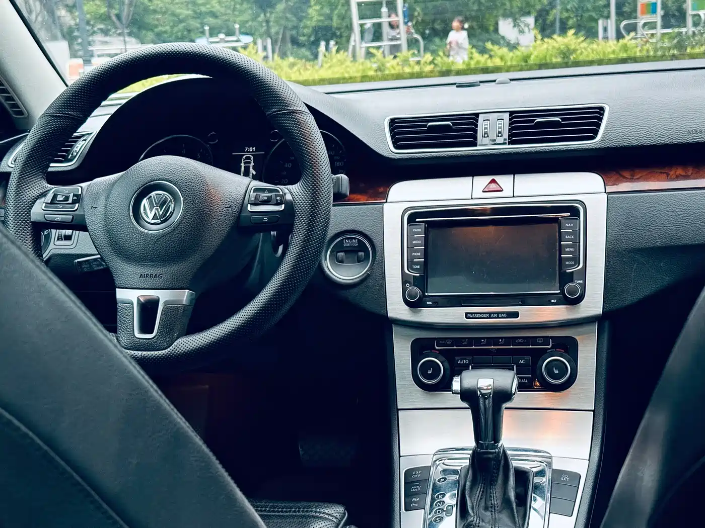 Volkswagen Passat 2011 2.0T Wagon Luxury фото 7