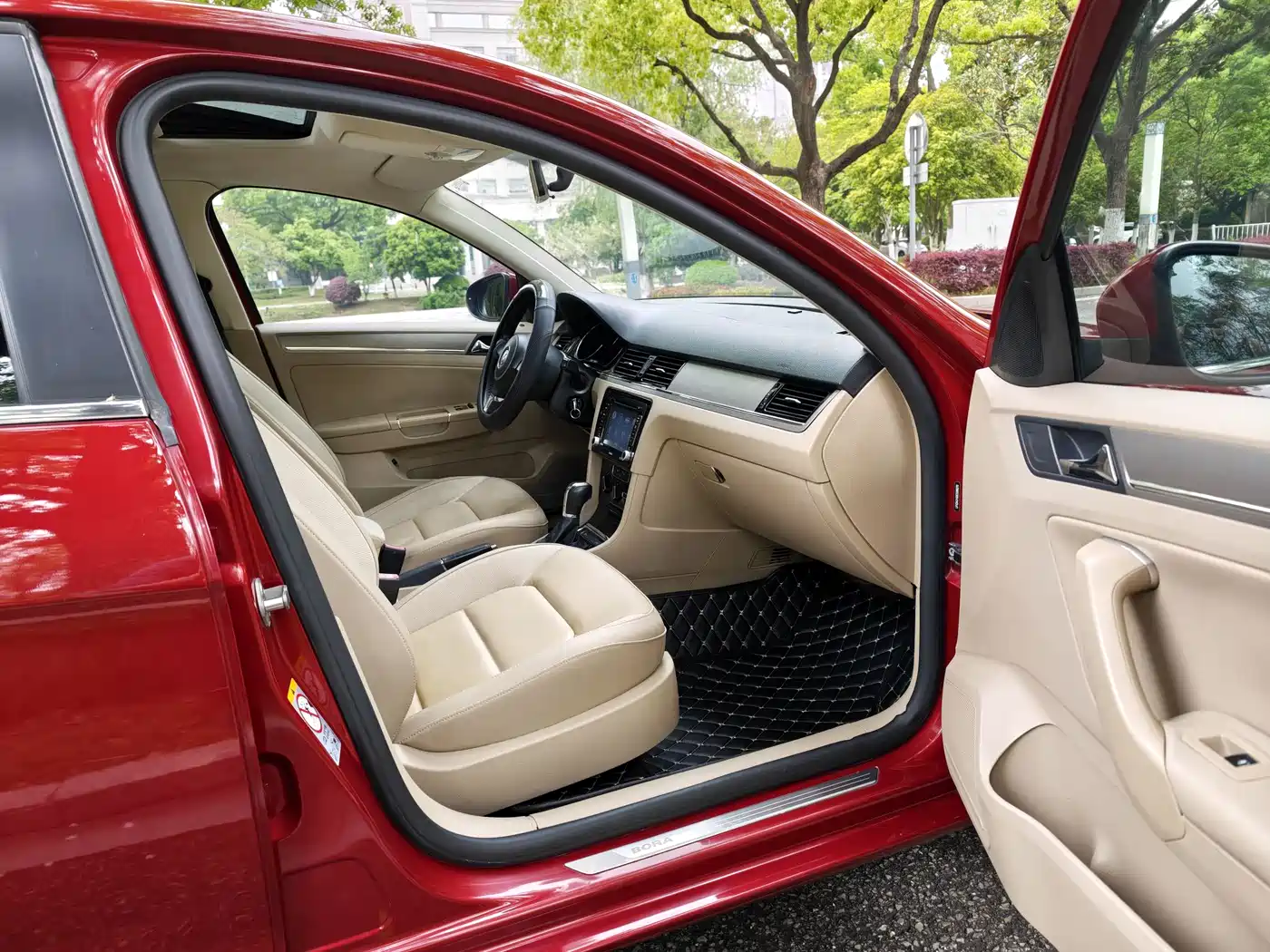 Volkswagen Bora 2014 1.6L Automatic Comfort Edition фото 16