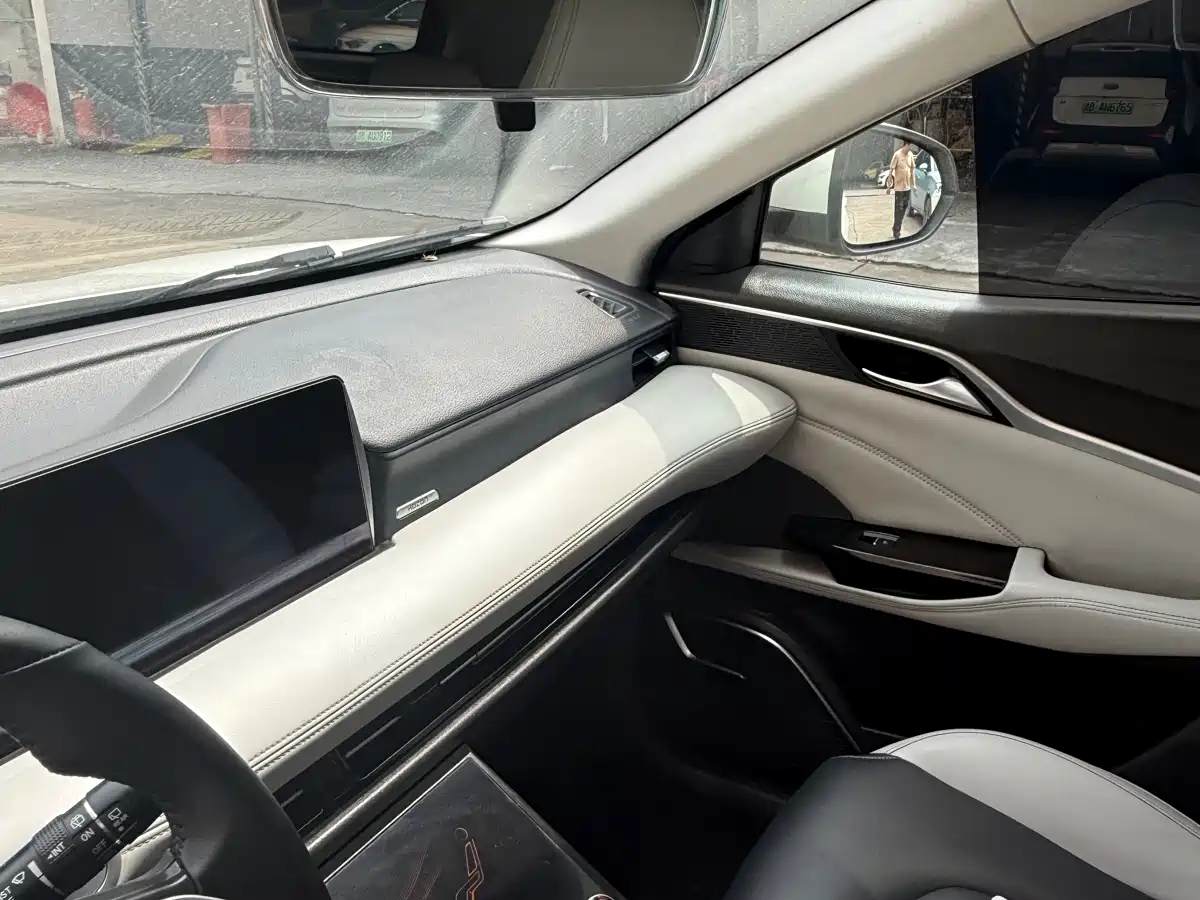 NEZHA AUTOMOBILE NEZHA U