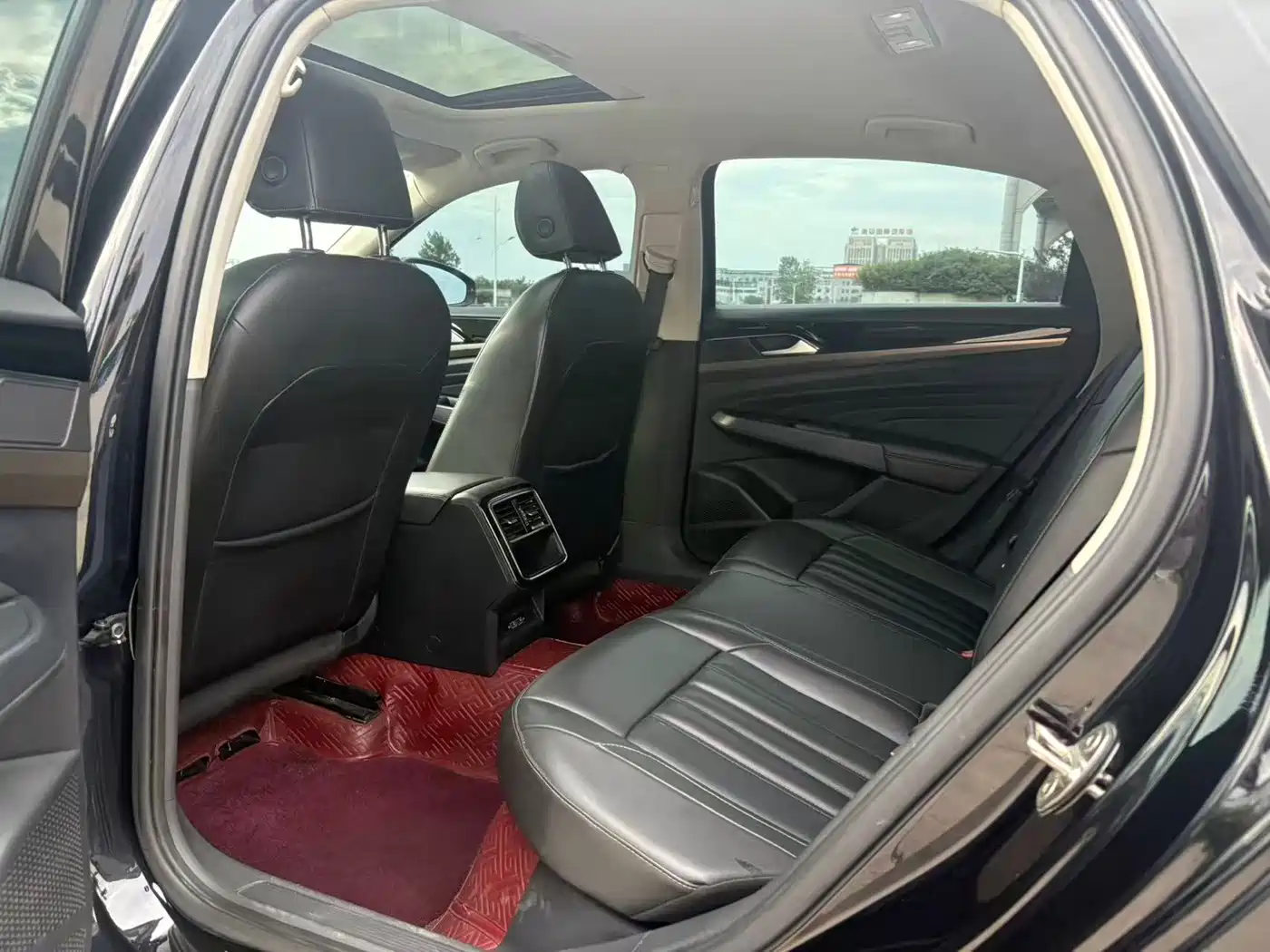 Photo 5 - Volkswagen Passat