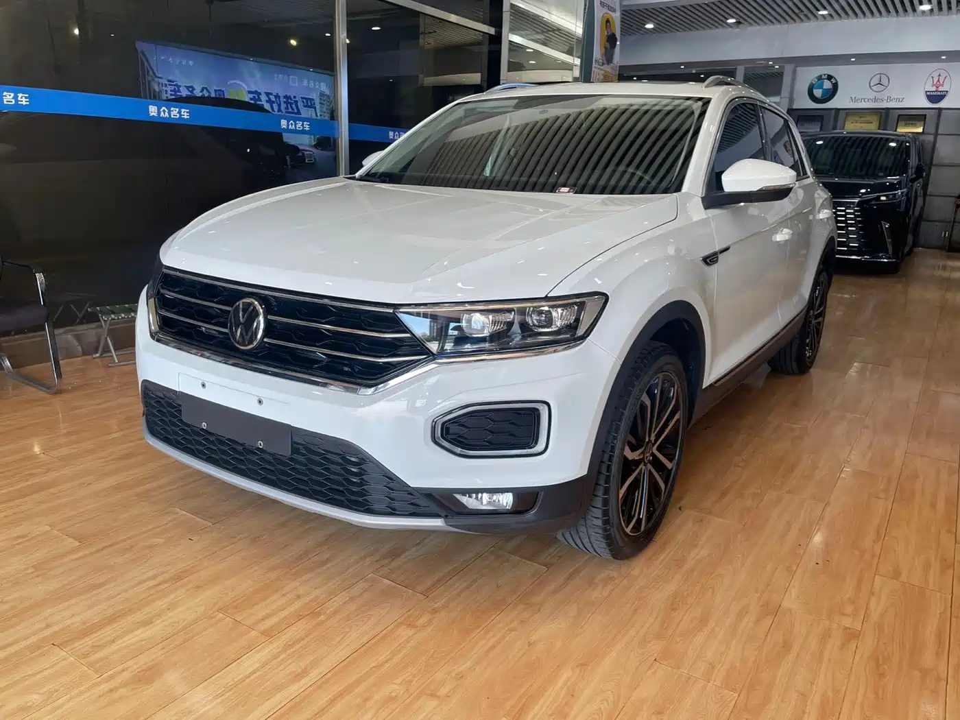 Фото 1 - Volkswagen T-ROC