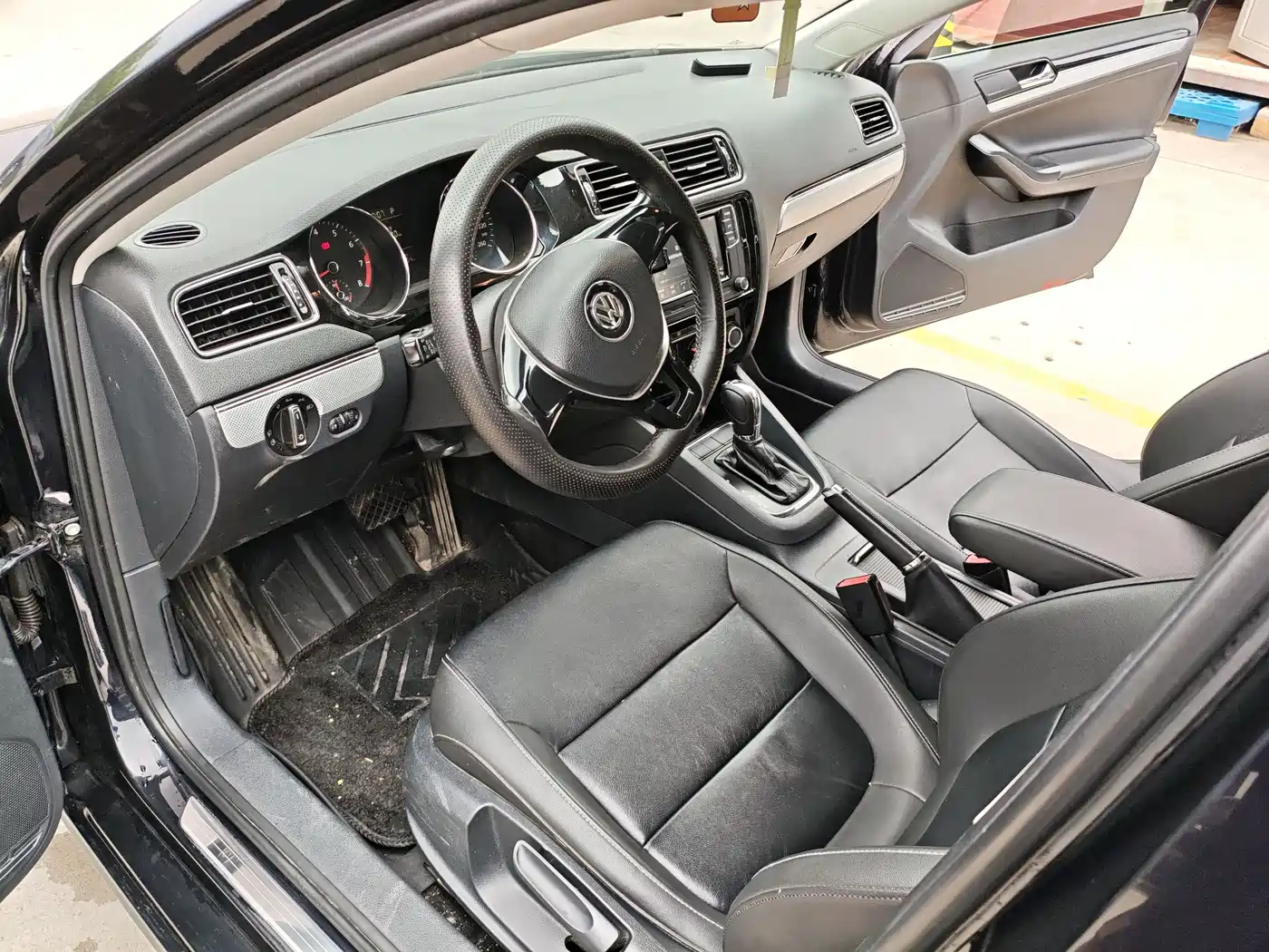 Volkswagen Sagitar 2015 230TSI Automatic Comfort фото 8