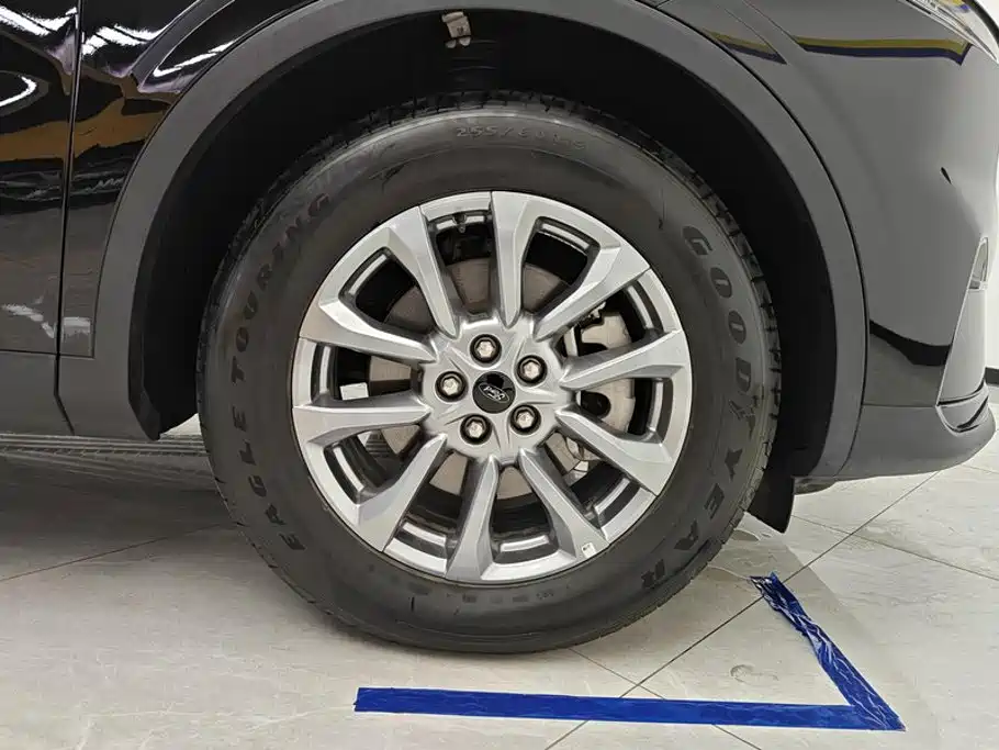 Фото 6 - Ford Edge