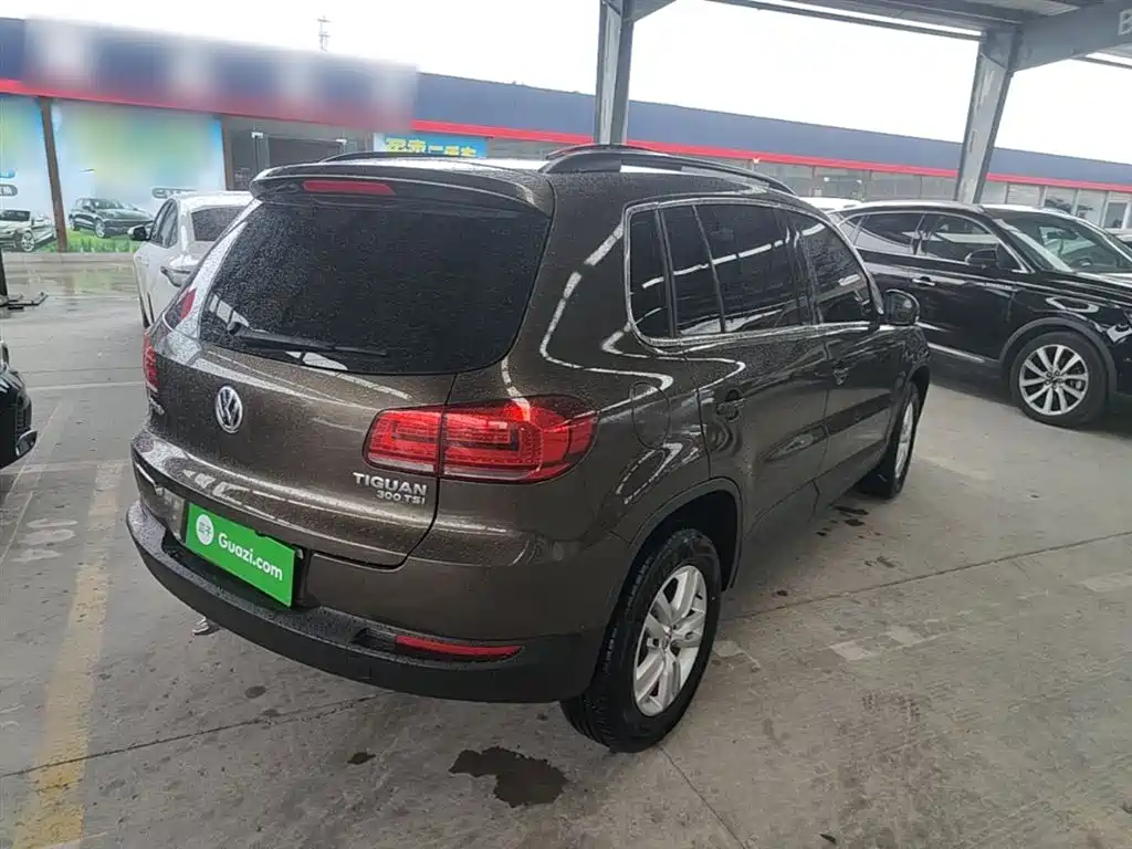 VOLKSWAGEN TIGUAN
