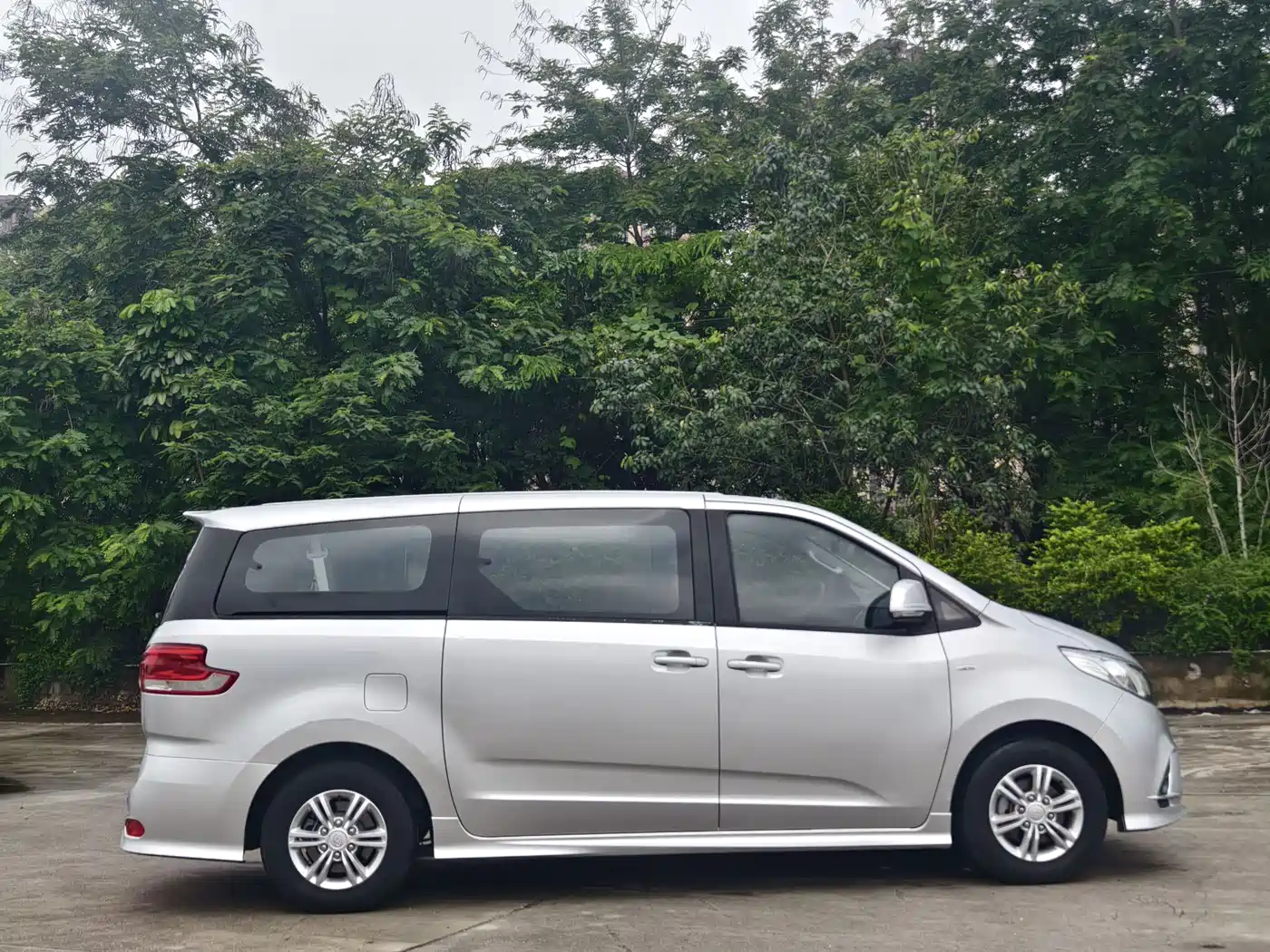 SAIC Maxus Maxus G10 2020 2019 Facelift PLUS 2.0T Automatic Elite Edition China VI
