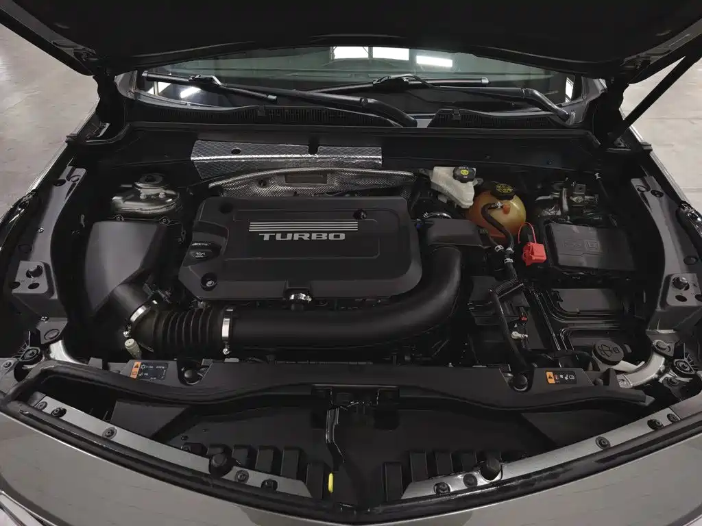 Photo 6 - Cadillac XT4