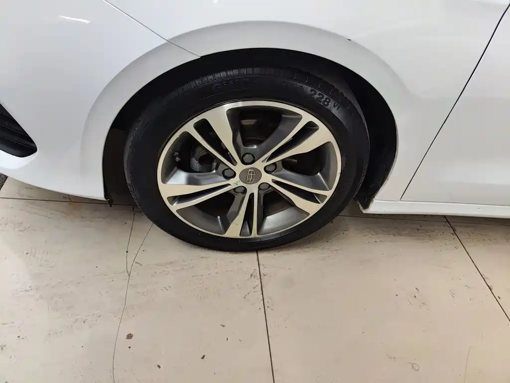 Фото 25 - Geely Binrui