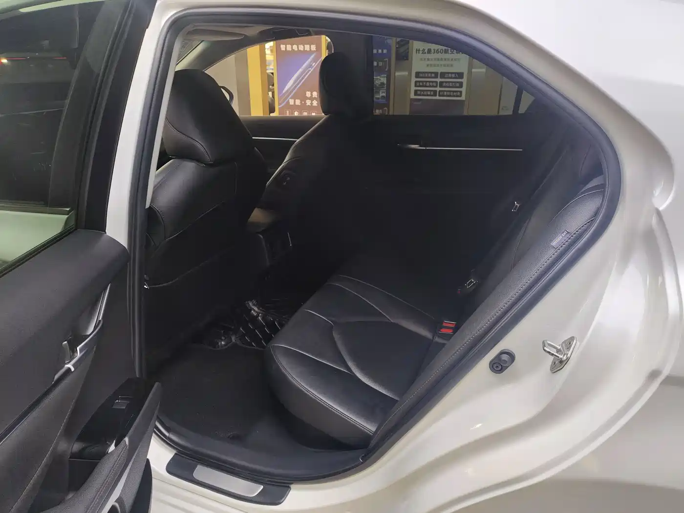 Toyota Camry 2021 Hybrid 2.5HG Luxury Edition фото 5