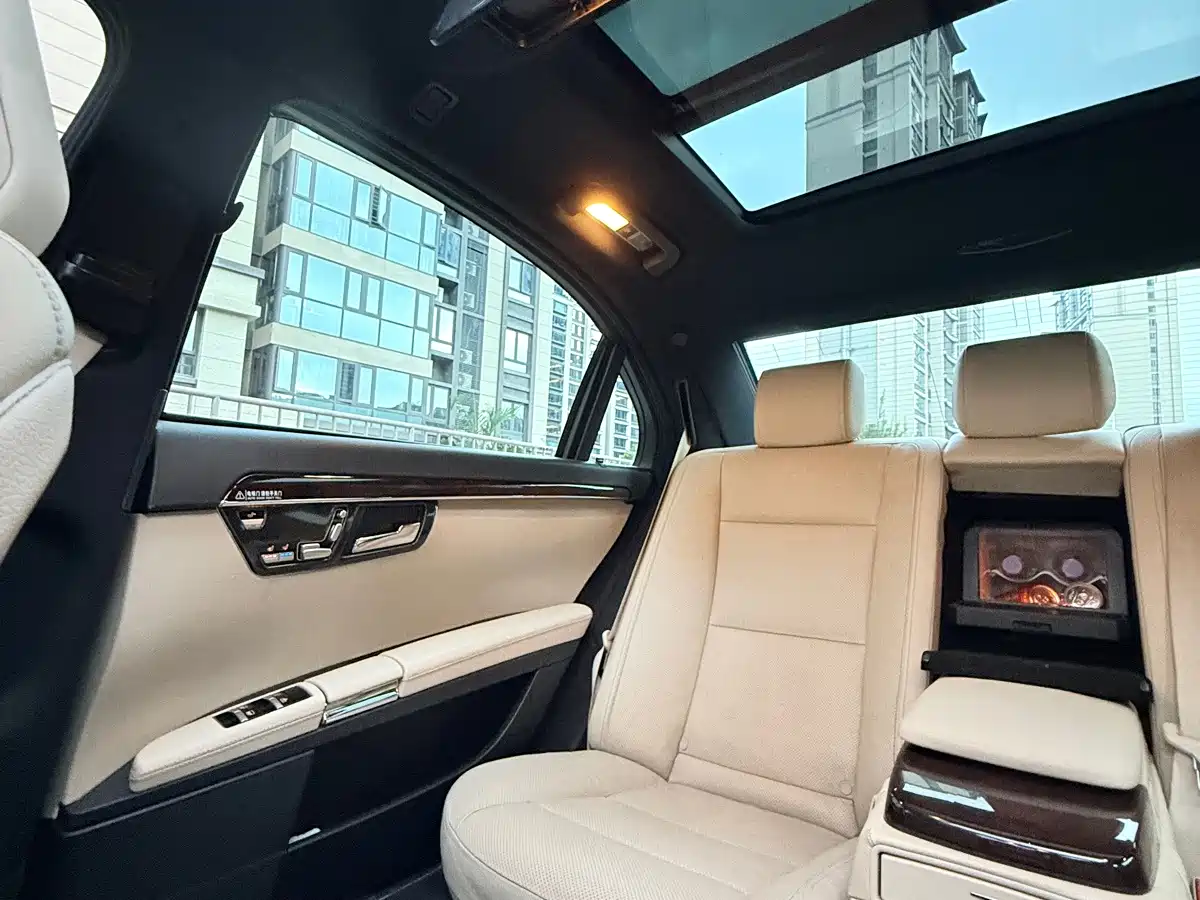 Фото 26 - Mercedes-Benz S-Class