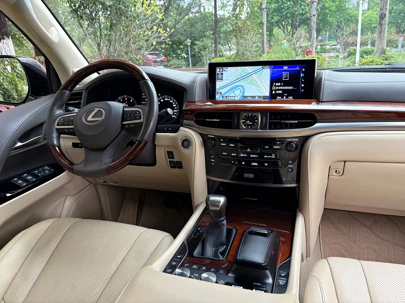 Фото 20 - Lexus LX