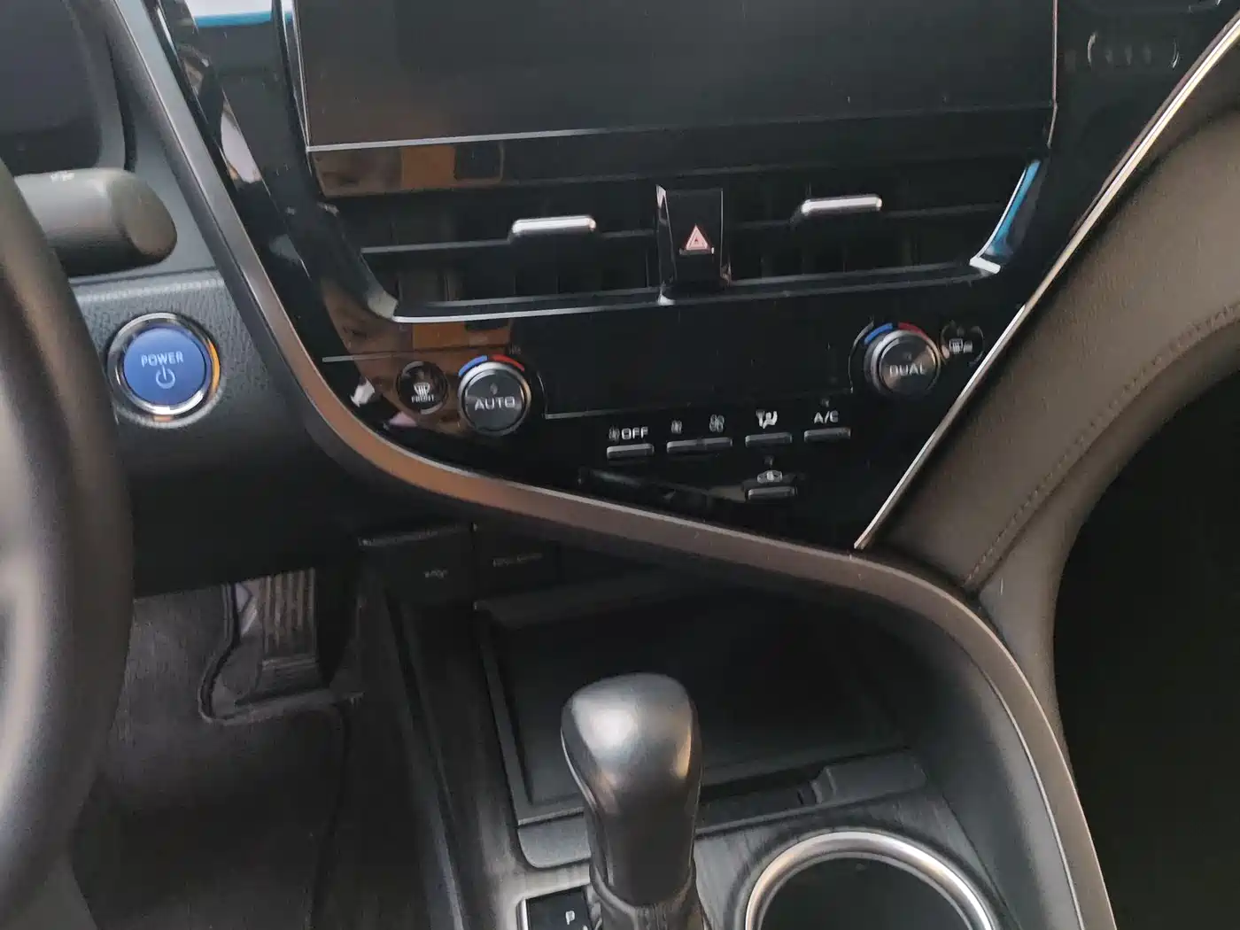 Toyota Camry 2021 Hybrid 2.5HG Luxury Edition фото 10