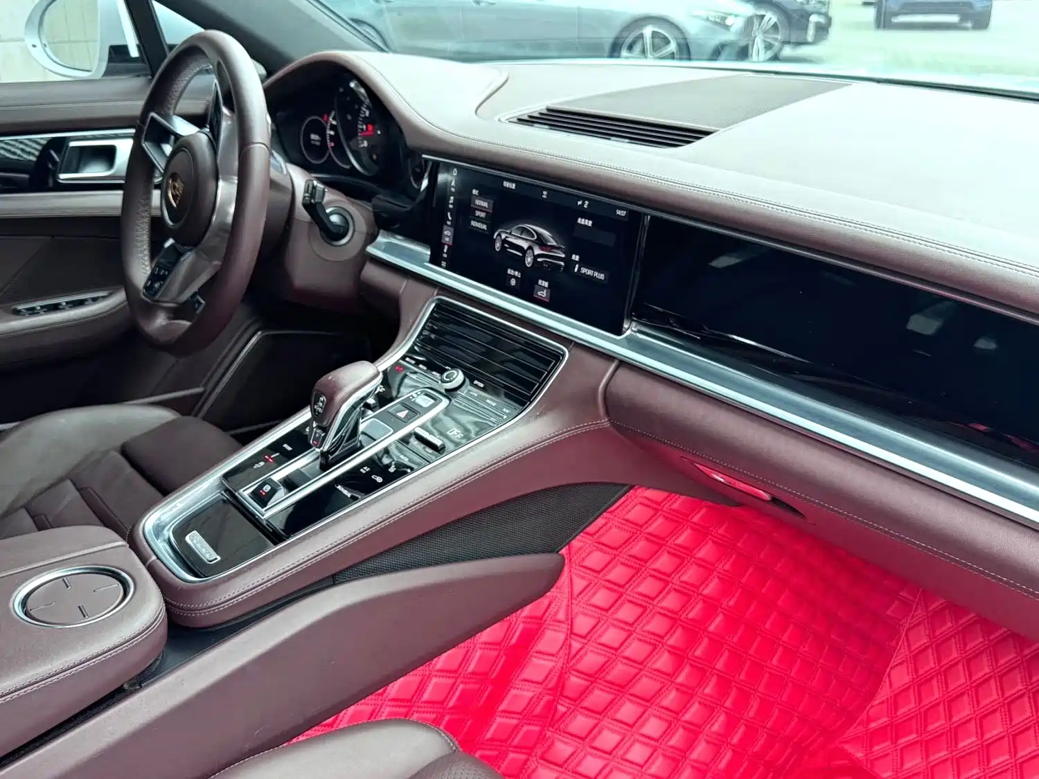 Photo 5 - Porsche Panamera