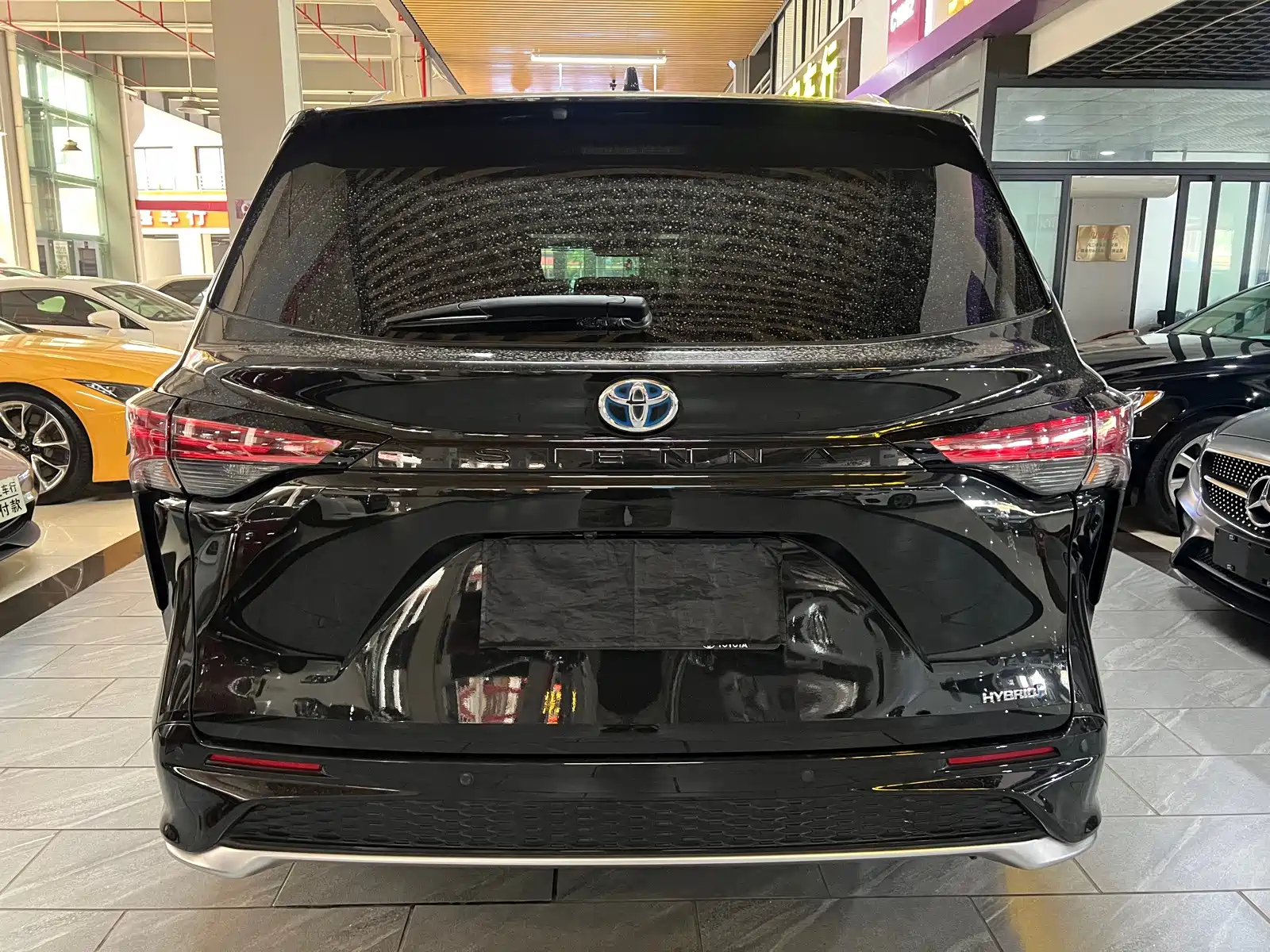 Фото 3 - Toyota Granvia