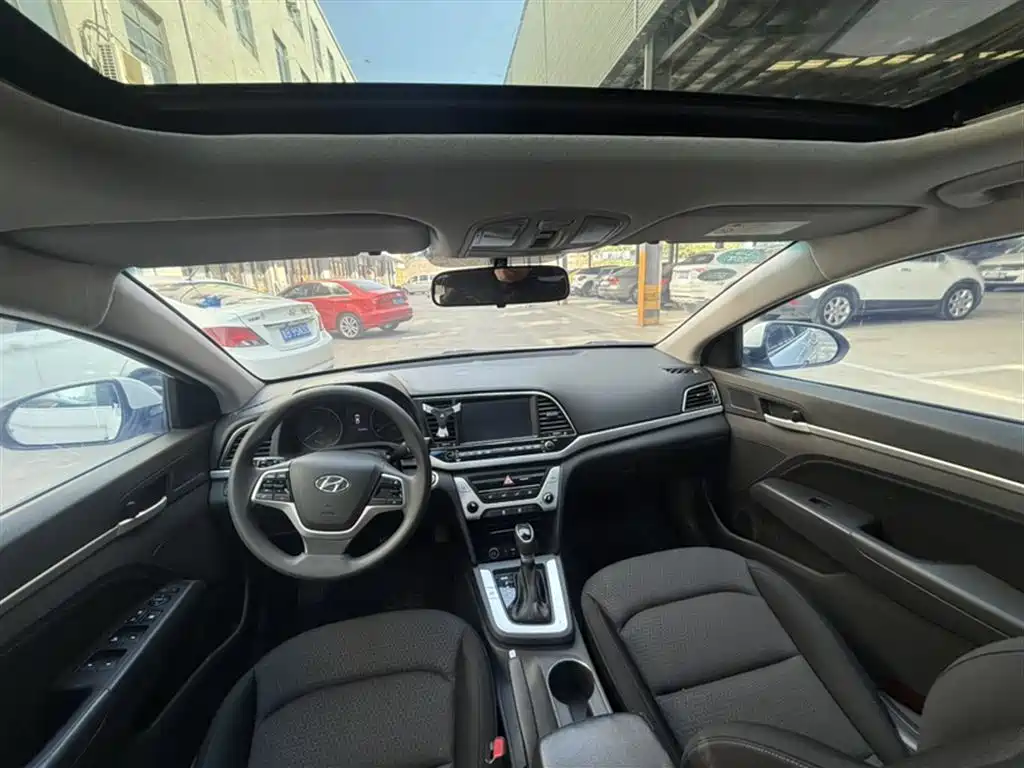 Hyundai Elantra 2016 Model 1.6L Automatic Smart Elite фото 14