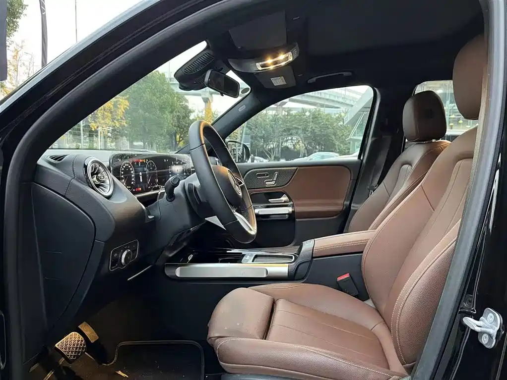 MERCEDES-BENZ GLB