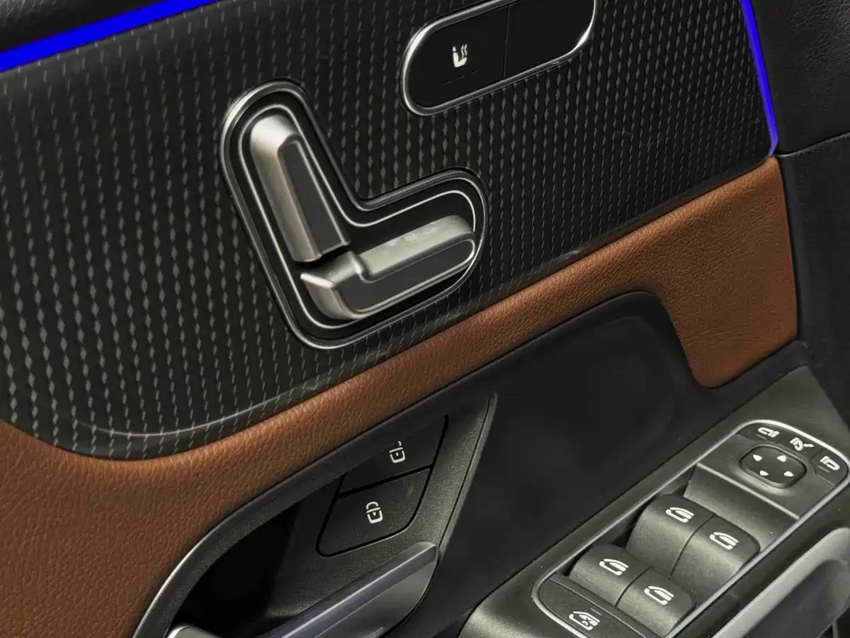 Фото 8 - Mercedes-Benz GLB