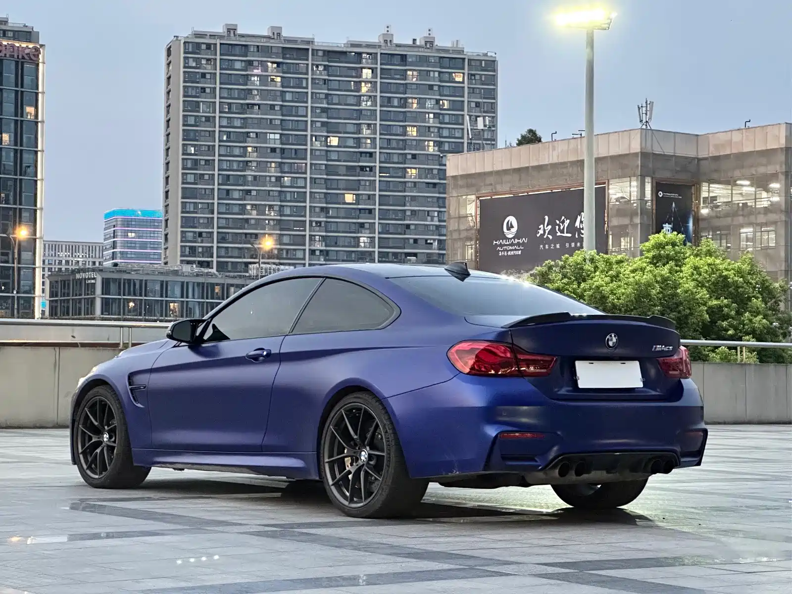 Photo 7 - BMW M4