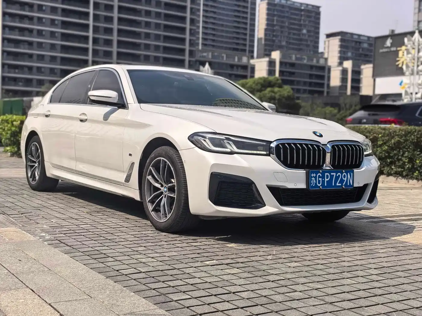 BMW 5 Series 2021 525Li M Sport Package фото 3
