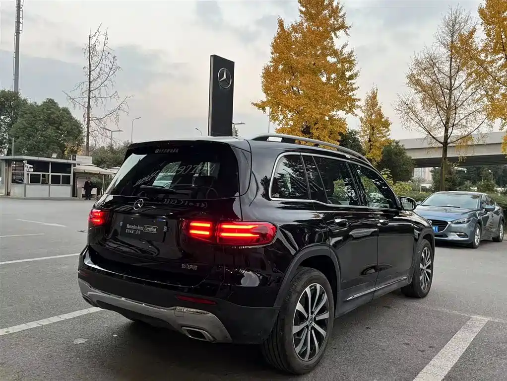 MERCEDES-BENZ GLB
