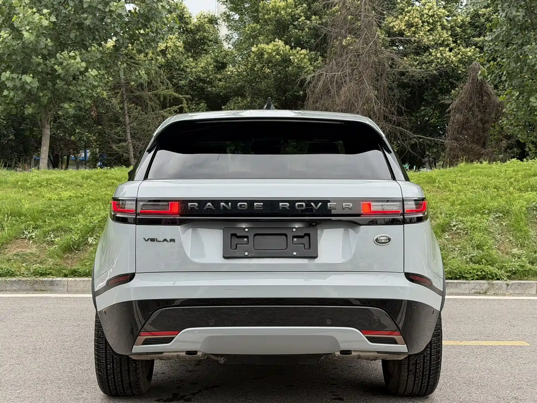 Photo 13 - Land Rover Range Rover Velar