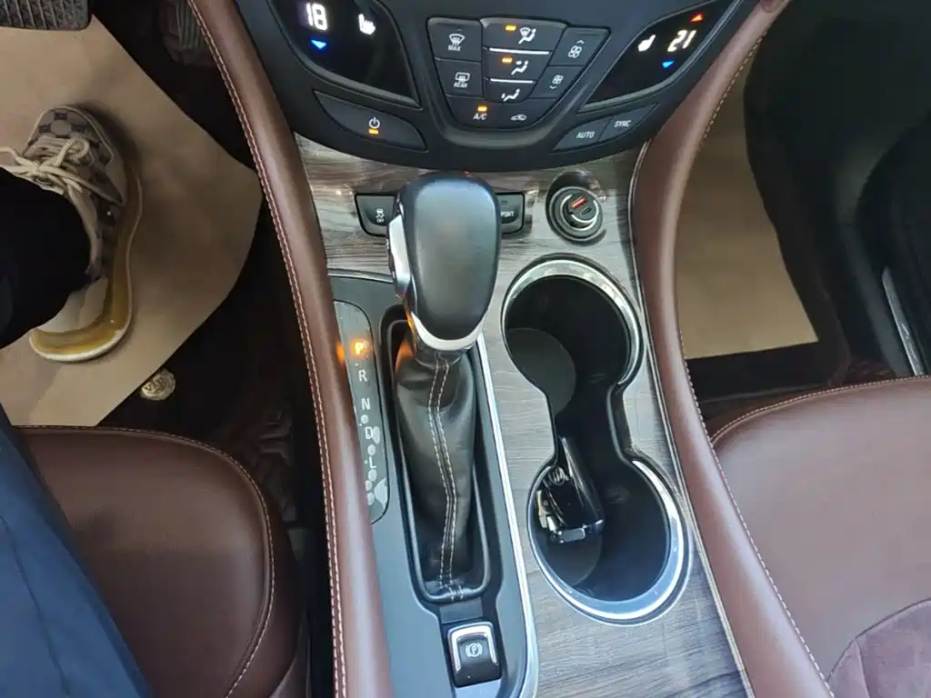 Фото 14 - Buick Envision Plus