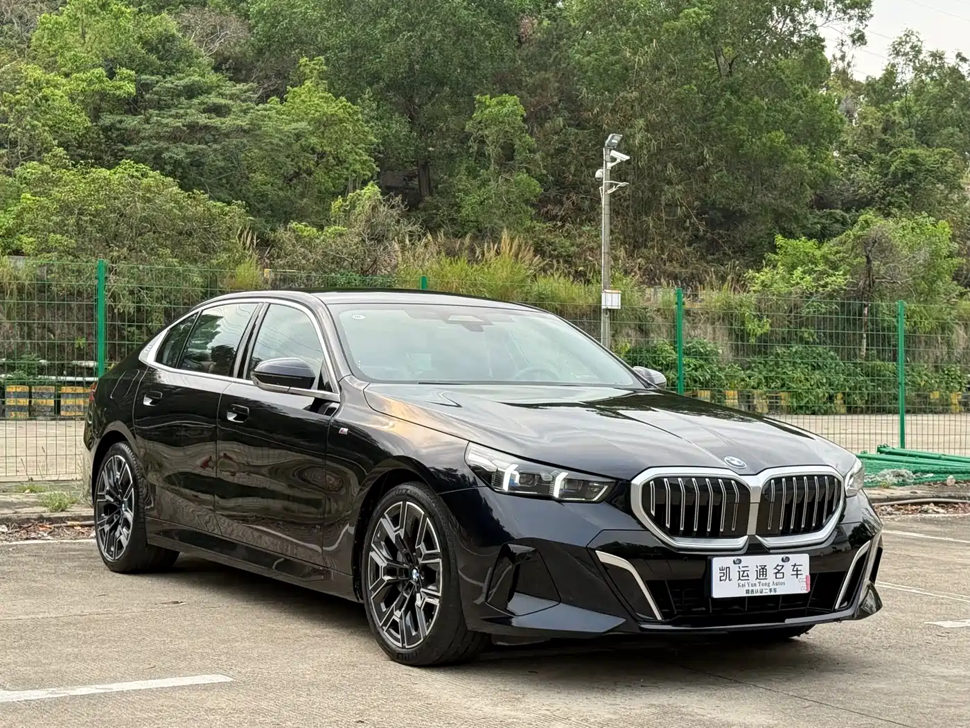 BMW 5 Series 2025 530Li Premium M Sport Package фото 3