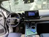 Фото 11 - Toyota Granvia