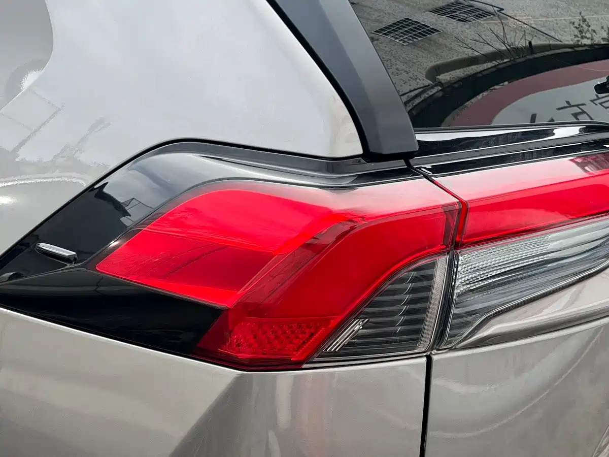 Toyota RAV4, миниатюра 12
