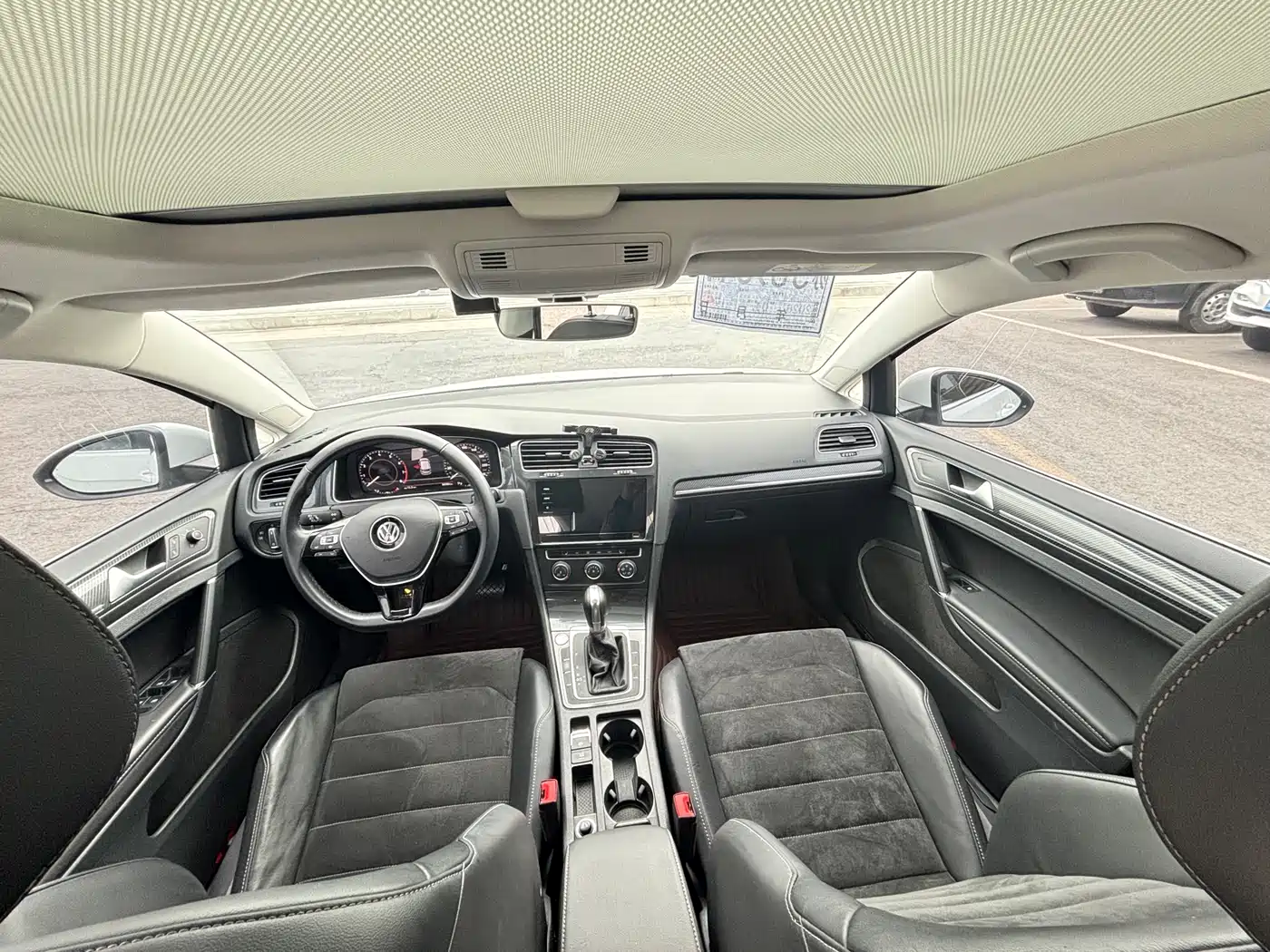 Volkswagen Golf 2020 Beloved Edition 280TSI DSG Luxury фото 10