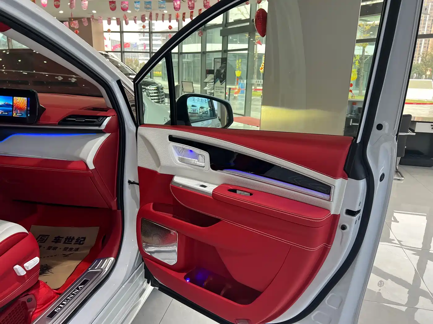 Toyota Sienna 2024 2.5L Hybrid Comfort Edition фото 6