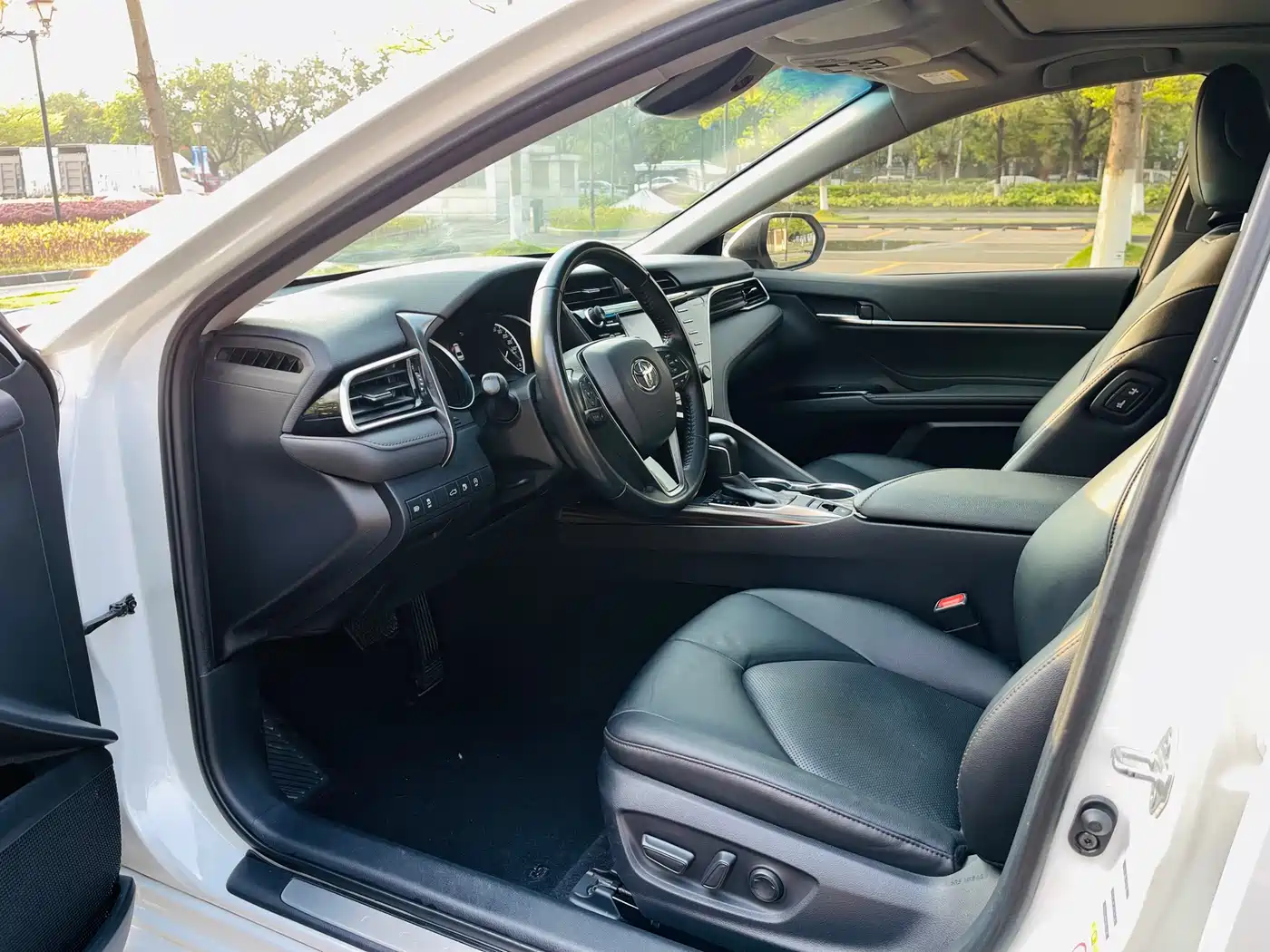 Toyota Camry 2018 2.0G Luxury Edition фото 5