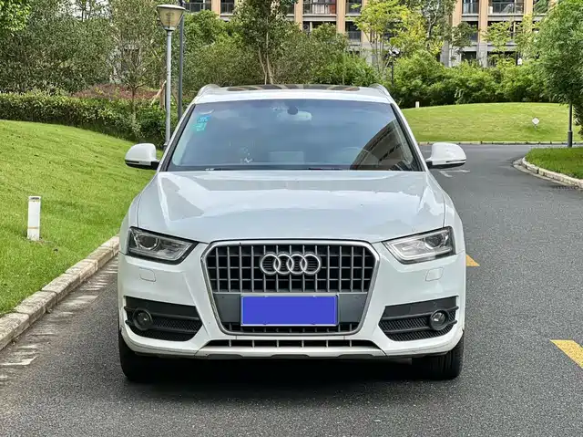 Audi Q3 2015 35 TFSI Comfort — фото 2