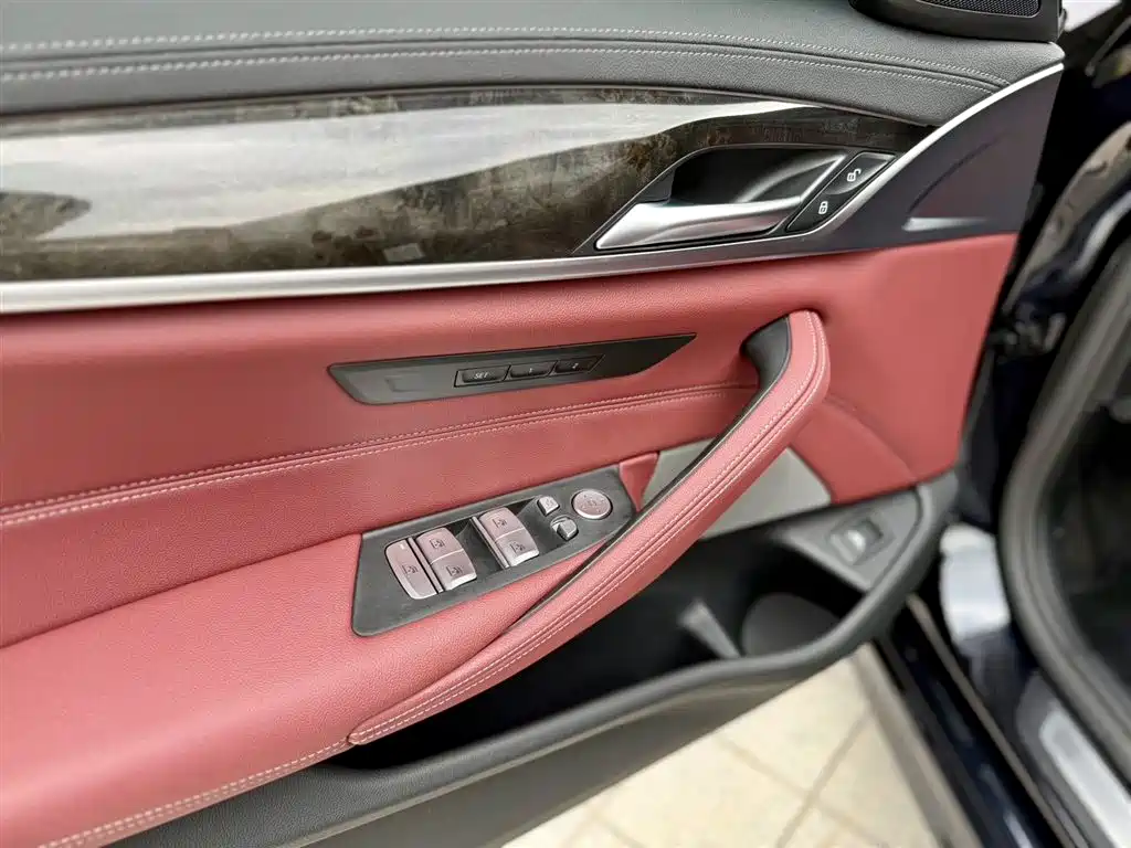 BMW 5 Series 2021 530Li Leading M Sport Package фото 4