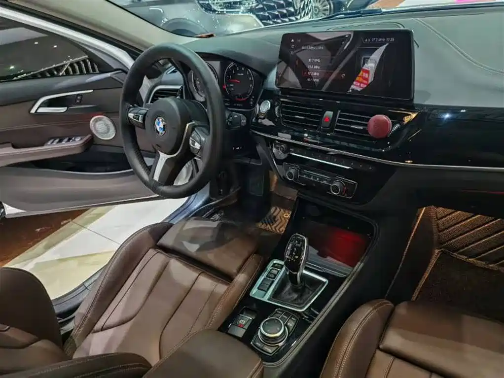 BMW 1 Series 2023 125i M Sport Shadow Edition фото 3
