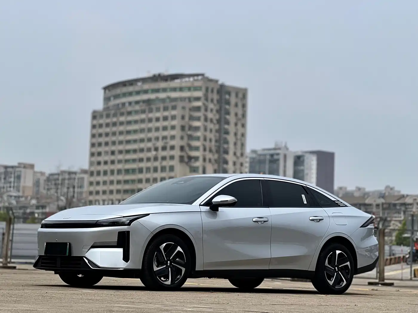 Geely Galaxy Galaxy L6 2025 EM-i 140km Starship Edition