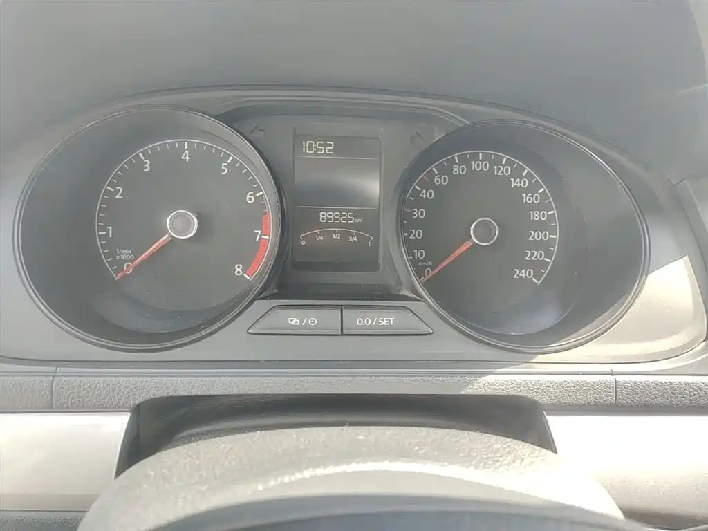 Volkswagen Lavida 2017 1.6L Manual Trend Edition фото 12