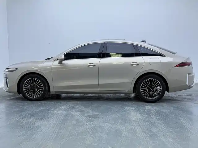 Roewe M7 DMH 2025 2025 Base