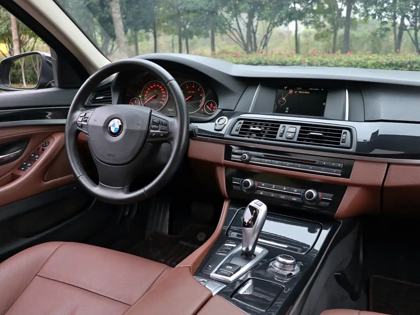 BMW 5 Series 2014 520Li Elegance фото 37