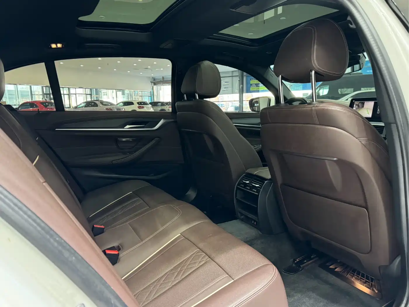 BMW 5 Series 2022 530Li Leading M Sport Package фото 3