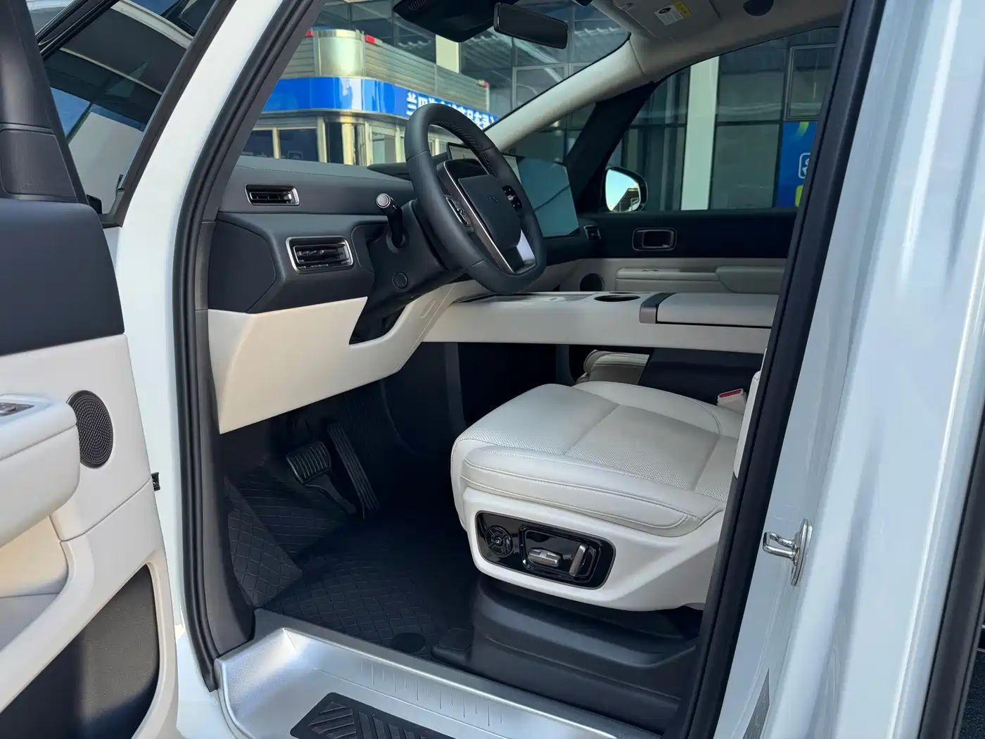 Li Auto MEGA 2026 2025 Model Home Family Special Edition