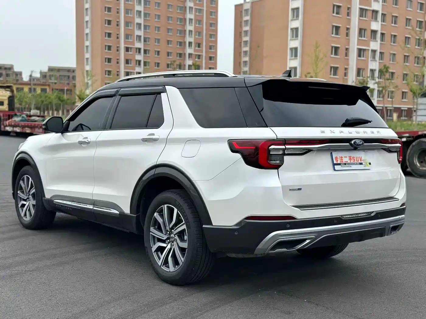 Фото 6 - Ford Explorer