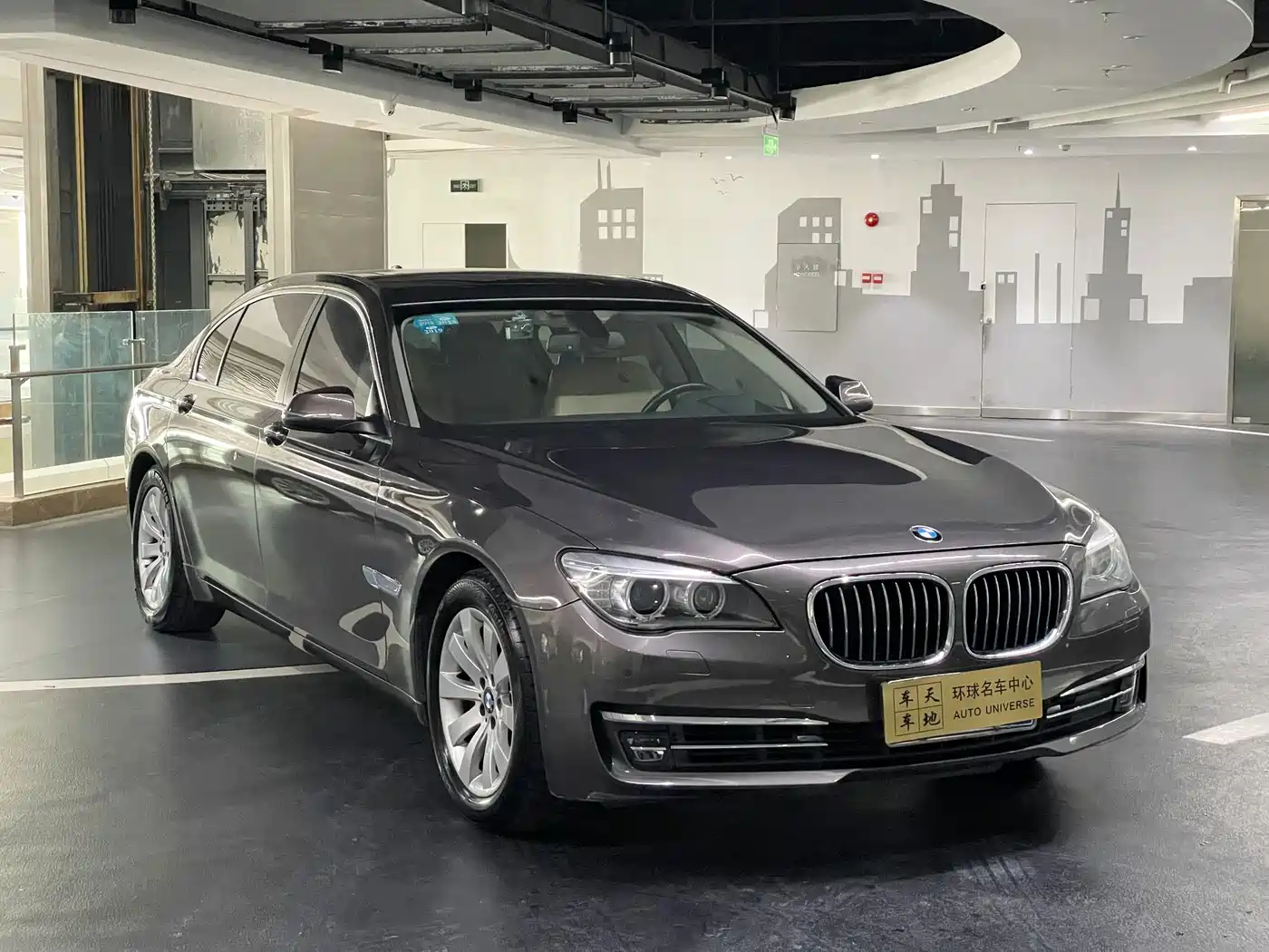 BMW 7 Series 2013 Model 740Li Leading фото 3